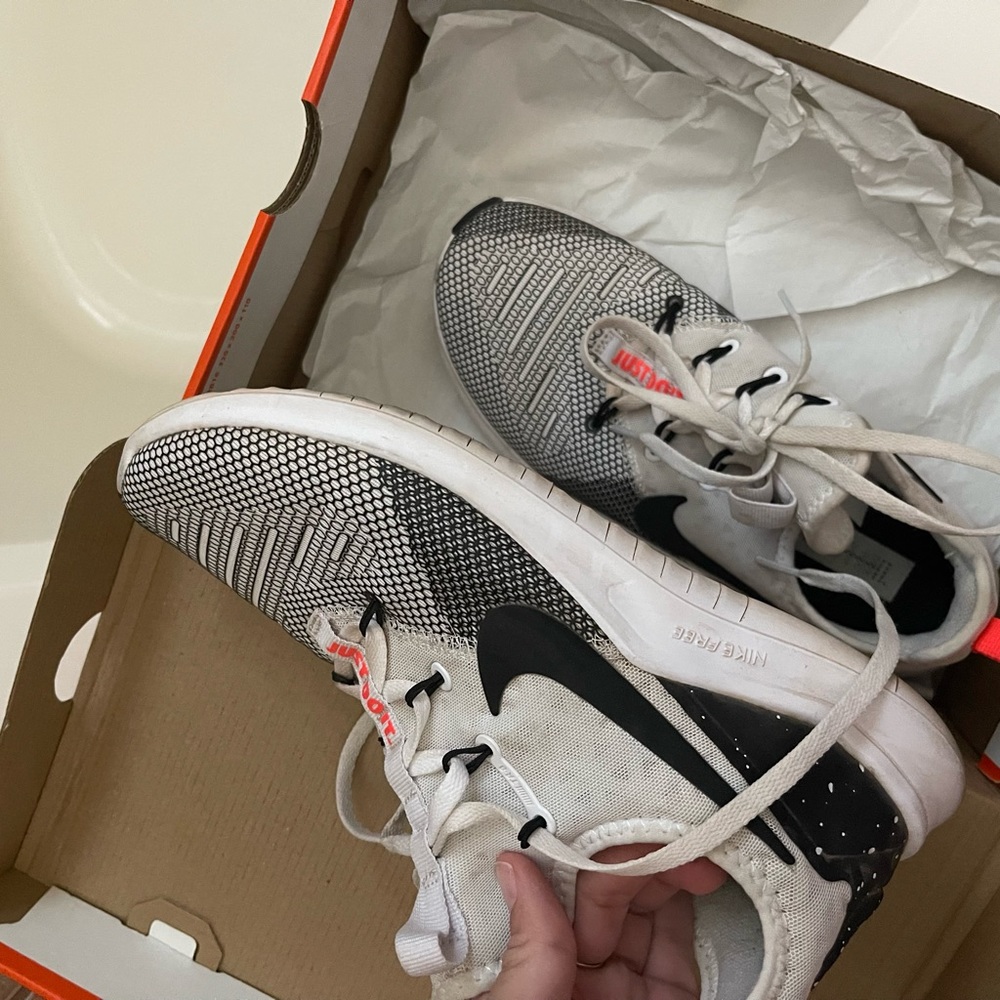 Nike womens running shoe